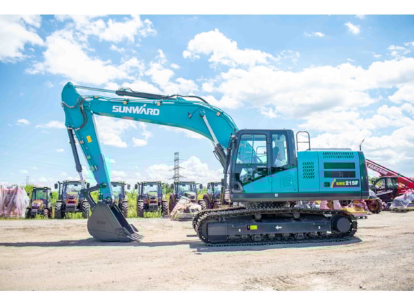 Piese Excavator senile SUNWARD SWE215F-5A de vanzare